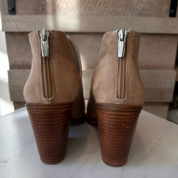 VINCE CAMUTO | Gigietta Bootie - Picture 5 of 9